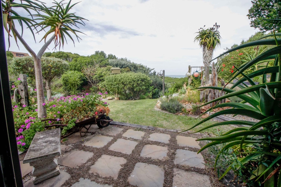 5 Bedroom Property for Sale in Paradise Beach Eastern Cape